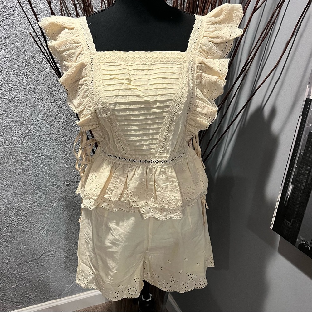 🍒NWT ROSEVELVET BUTTER YELLOW EYELET LACE SHORT SET SIZE SMALL🍒
